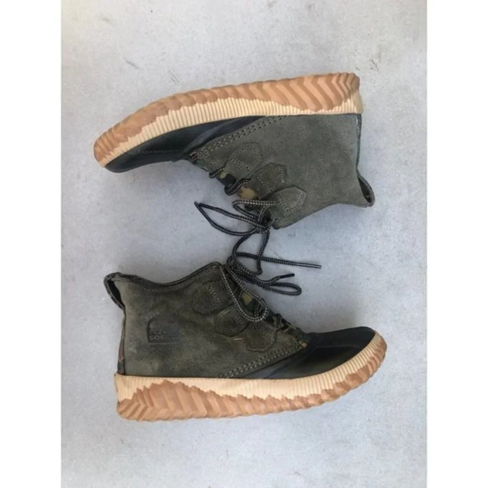 SOREL women's OUT N ABOUT PLUS DUCK BOOTS size 6